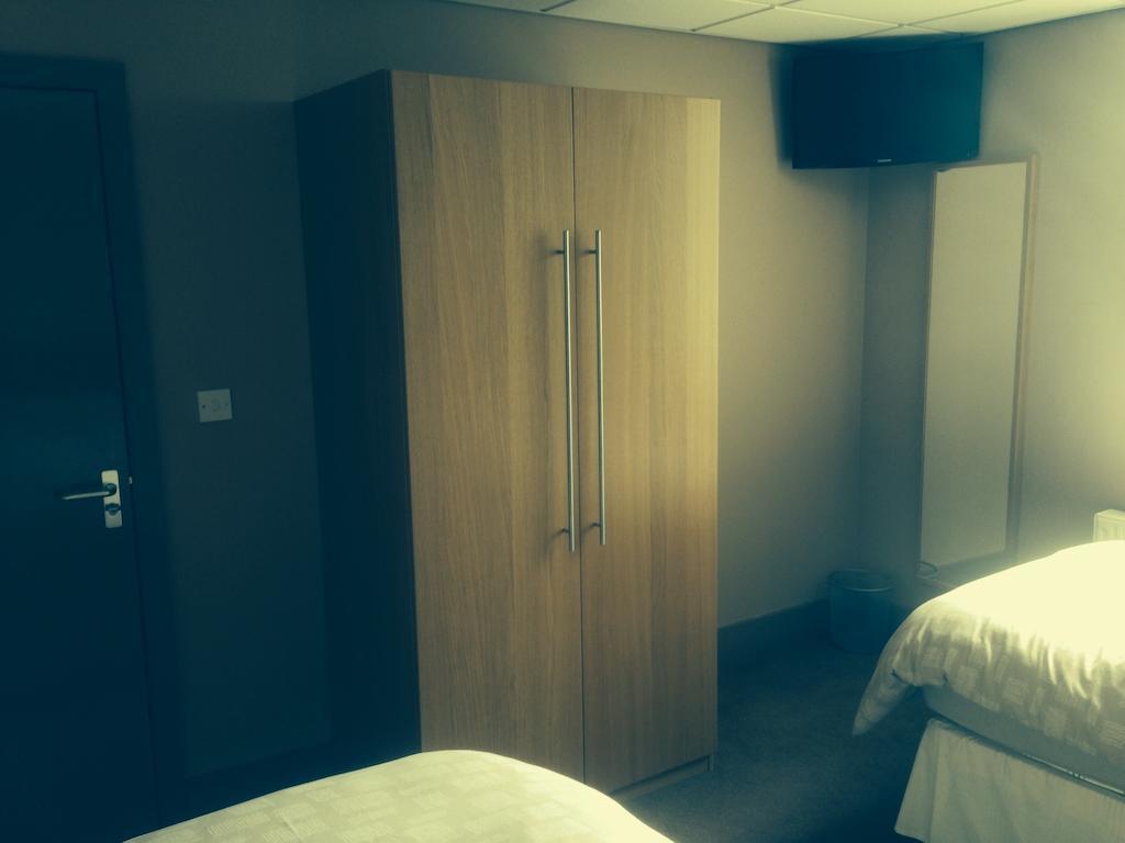 Coach & Horses Bed & Breakfast Tredegar Екстериор снимка